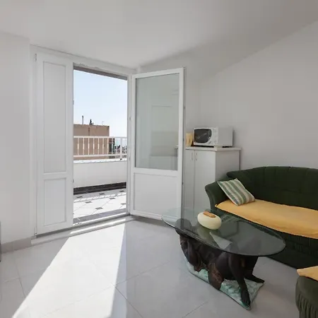 Apartment Nikola - Near Town Centre *