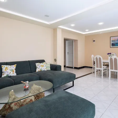 Appartement Nikola - Near Town Centre *